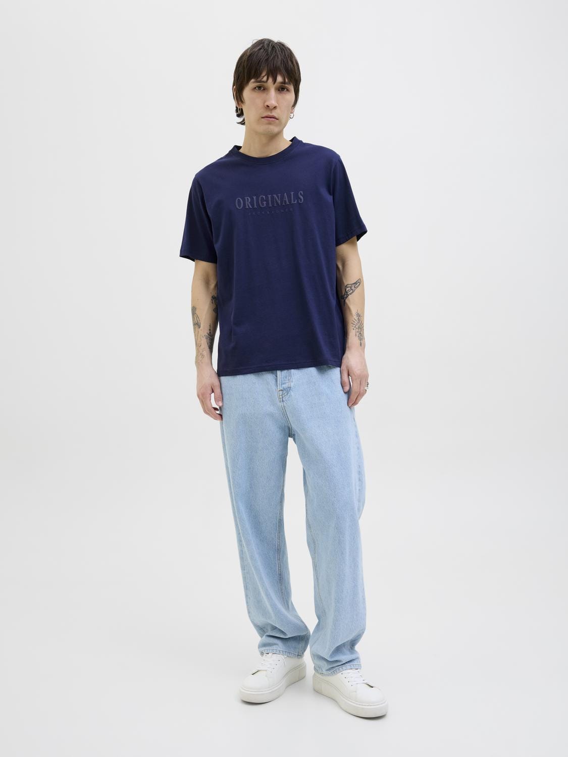 model_shot-front_full